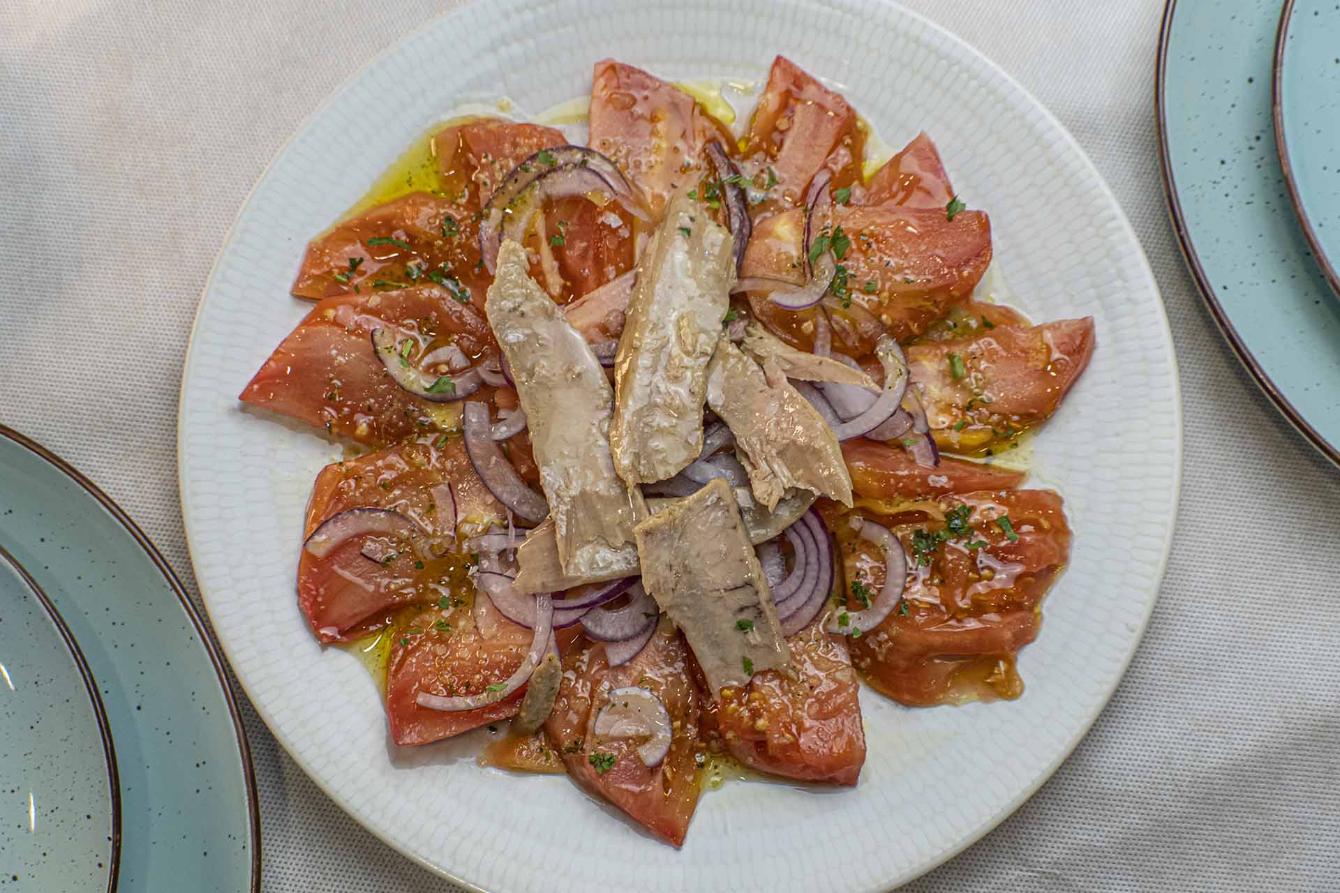 Tomate rosa con ventresca